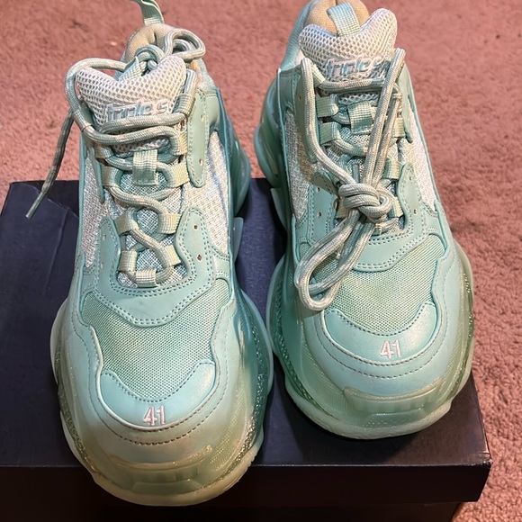 I’m selling my triple S Balenciaga’s unique color size 8 worn once for pictures - Picture 1 of 5